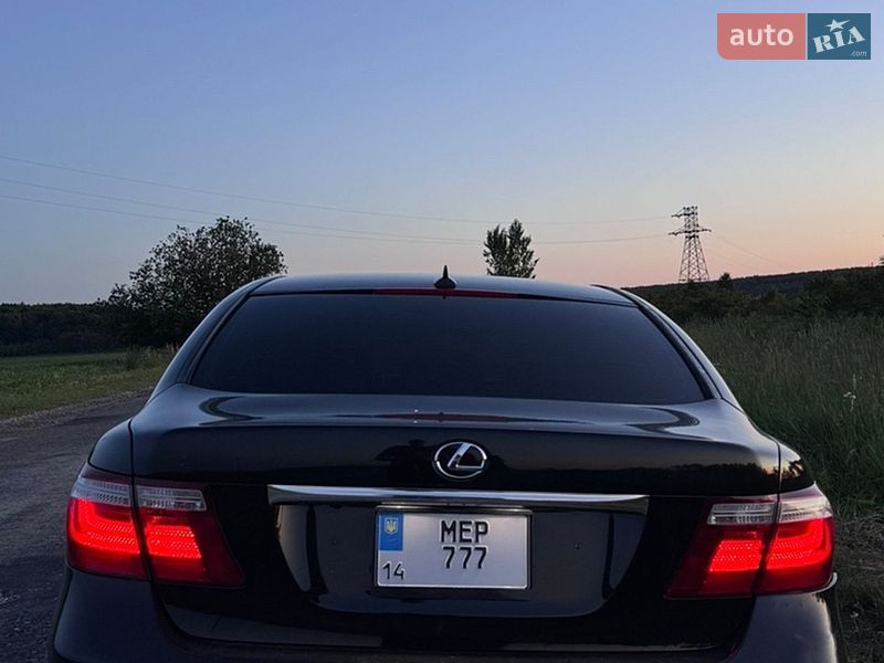 Седан Lexus LS 2007 в Бродах