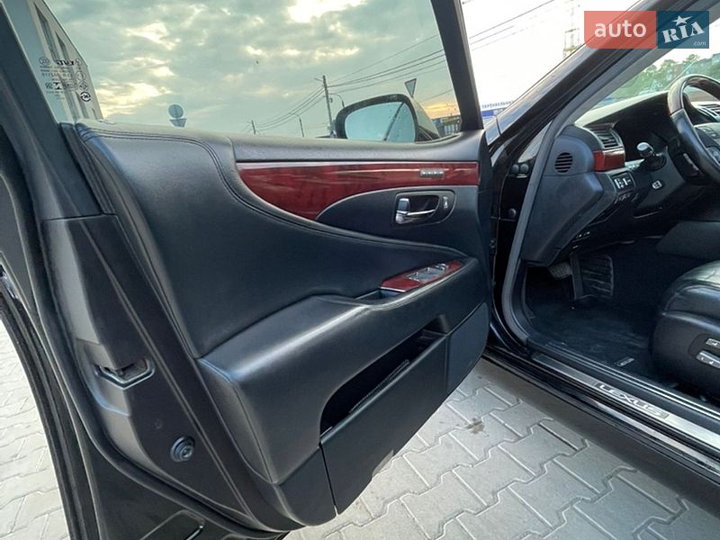 Седан Lexus LS 2007 в Калуше