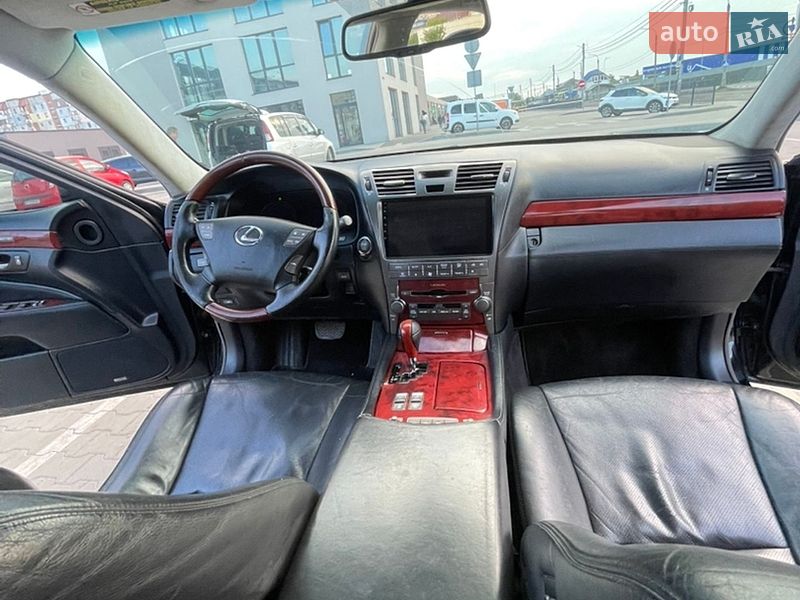 Седан Lexus LS 2007 в Калуше