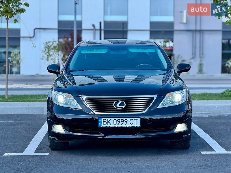 Седан Lexus LS 2008 в Рівному