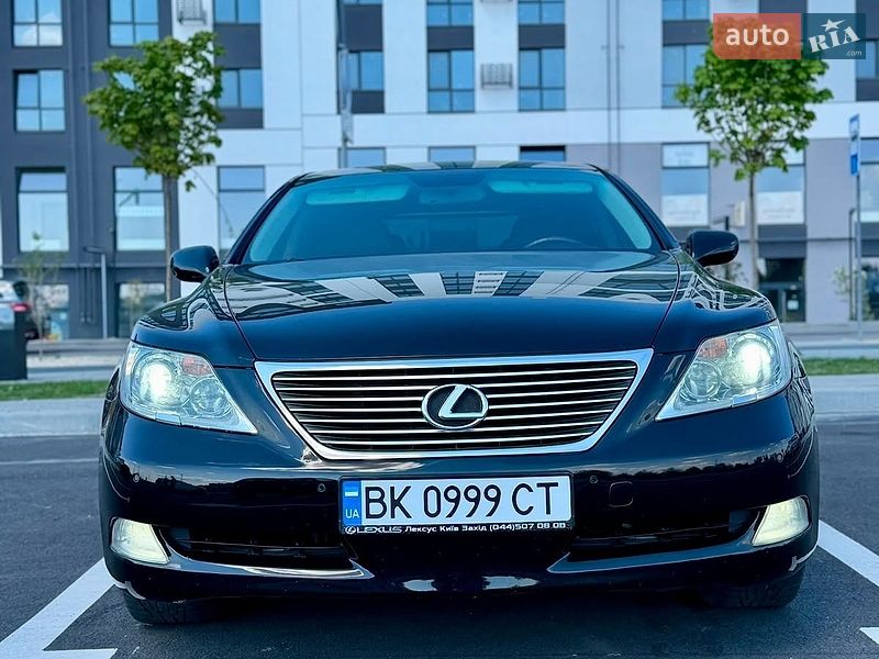 Седан Lexus LS 2008 в Рівному