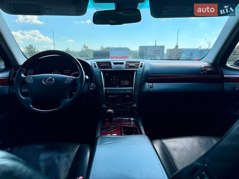 Седан Lexus LS 2008 в Рівному