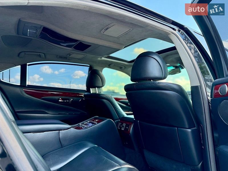 Седан Lexus LS 2008 в Рівному