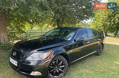 Седан Lexus LS 2007 в Калуші