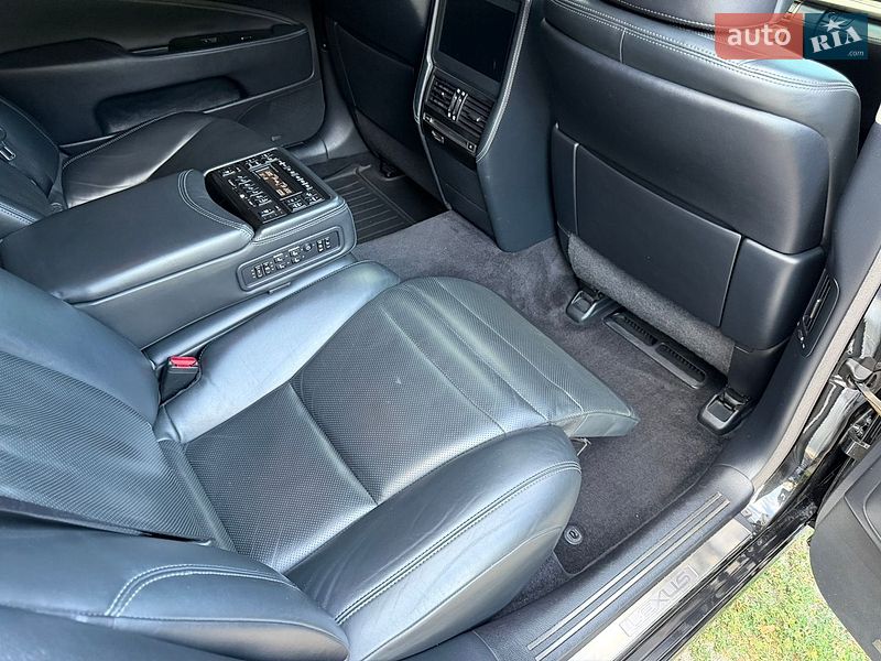 Седан Lexus LS 2012 в Тернополі