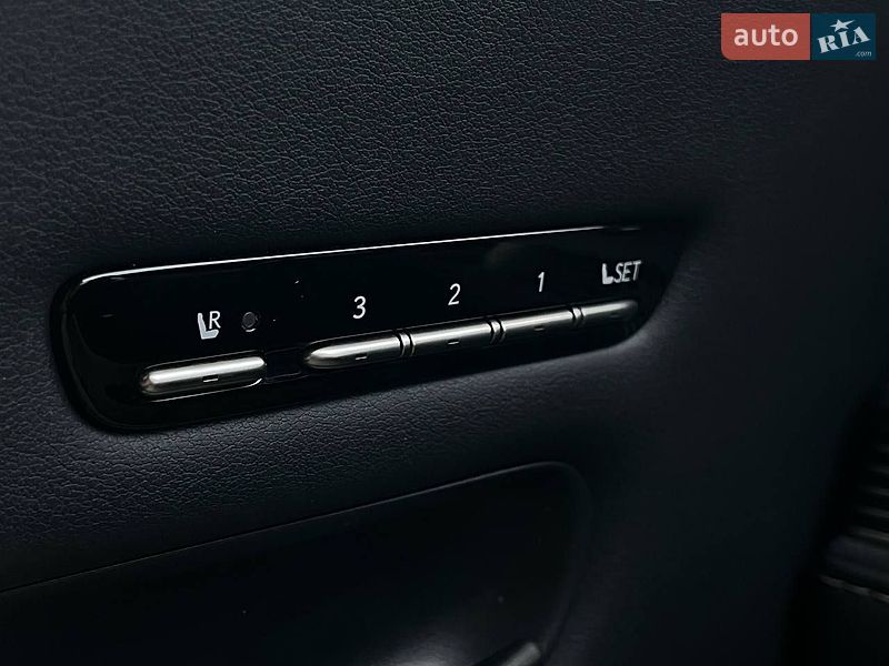 Седан Lexus LS 2018 в Киеве