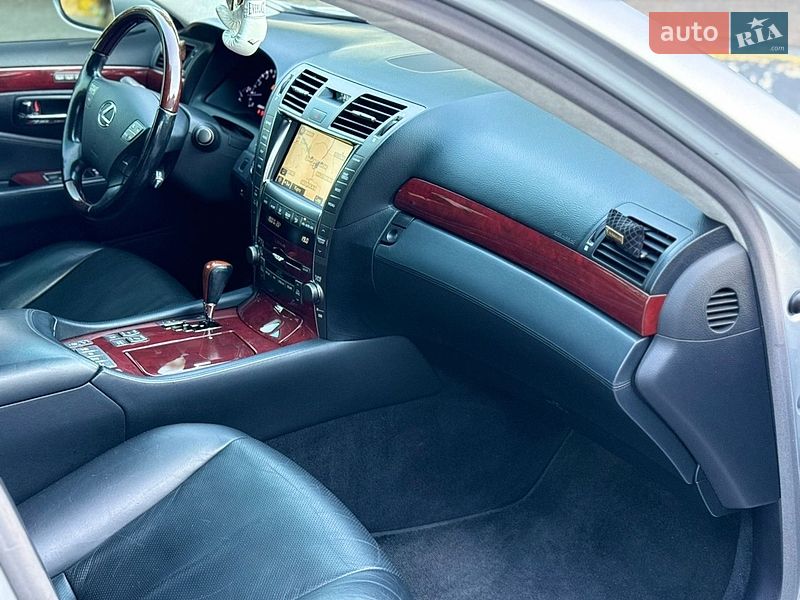 Седан Lexus LS 2008 в Дніпрі