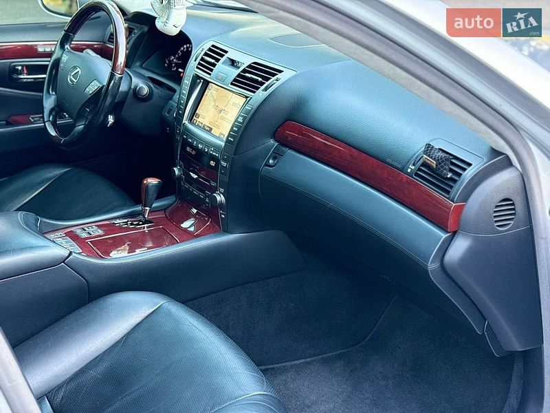 Седан Lexus LS 2008 в Дніпрі
