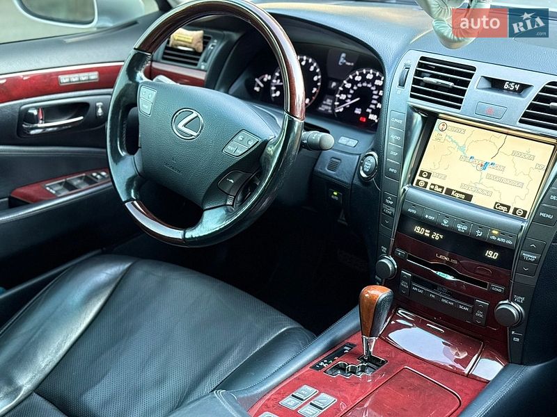 Седан Lexus LS 2008 в Дніпрі