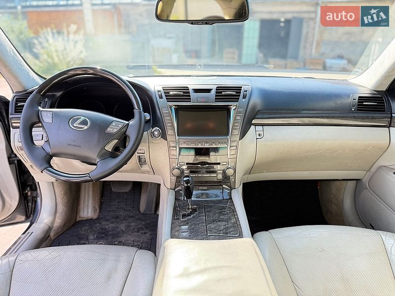 Седан Lexus LS 2007 в Львове