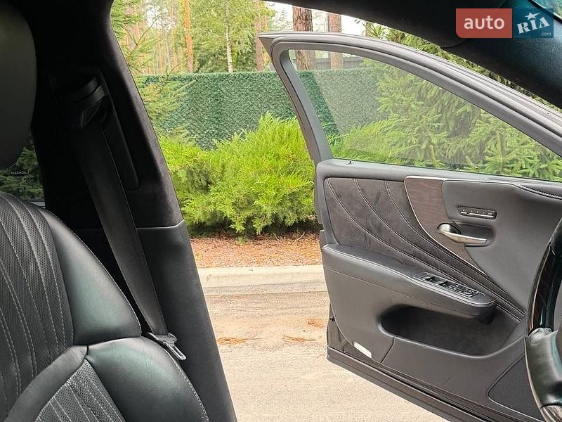 Седан Lexus LS 2018 в Киеве