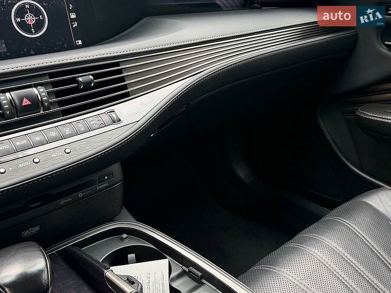 Седан Lexus LS 2018 в Киеве
