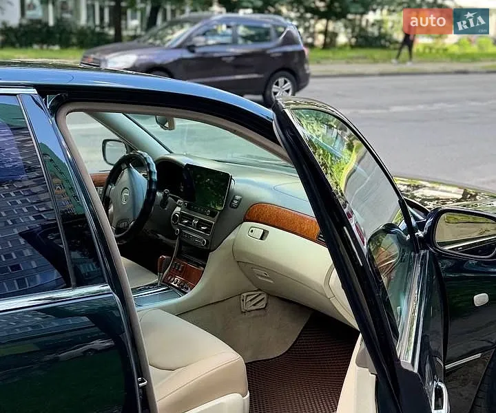 Lexus LS
