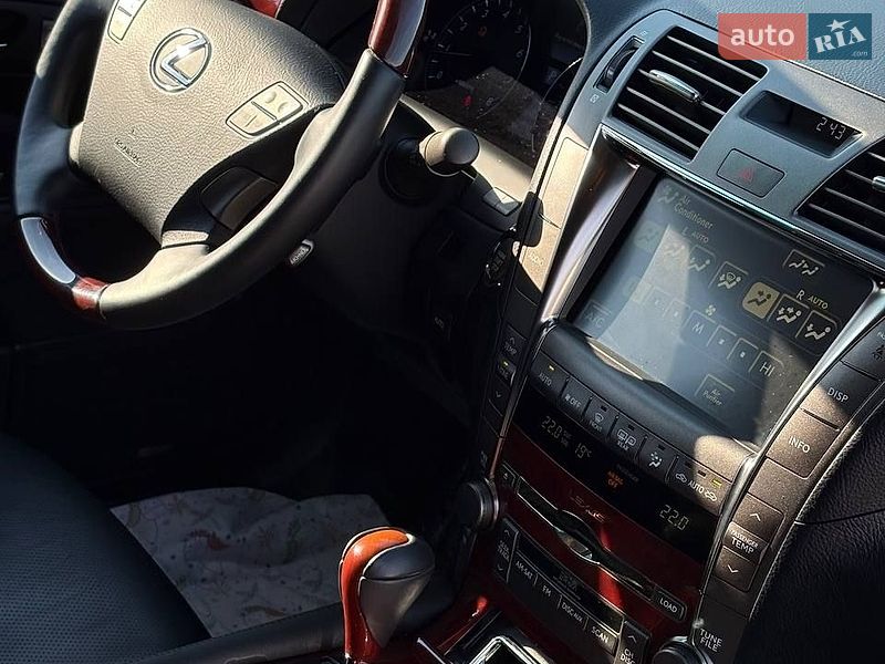 Седан Lexus LS 2008 в Кривому Розі