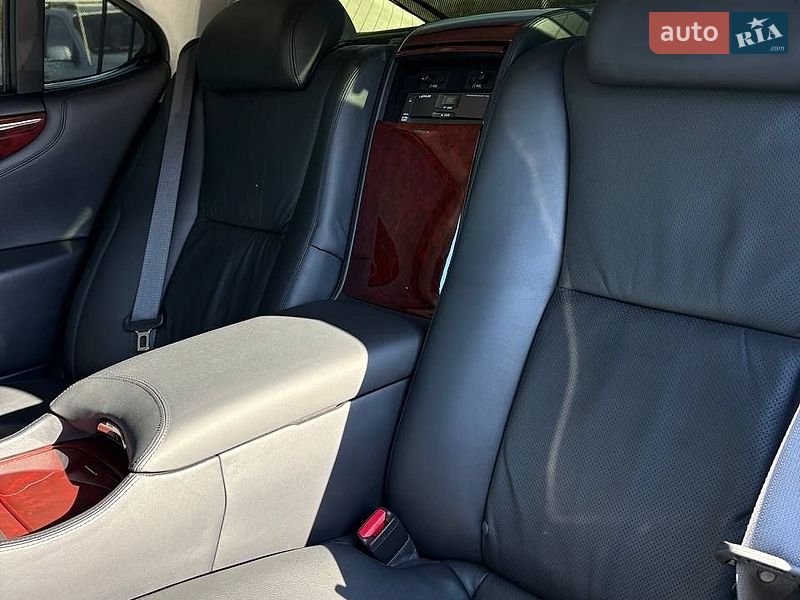 Седан Lexus LS 2008 в Кривому Розі