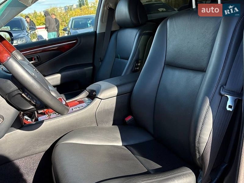 Седан Lexus LS 2008 в Кривому Розі