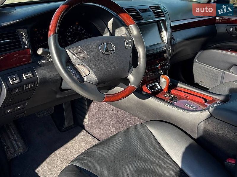 Седан Lexus LS 2008 в Кривому Розі