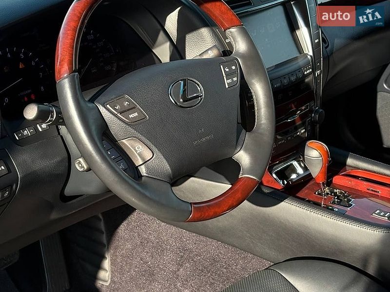 Седан Lexus LS 2008 в Кривому Розі