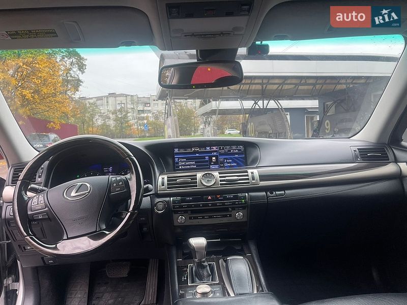 Седан Lexus LS 2013 в Львові