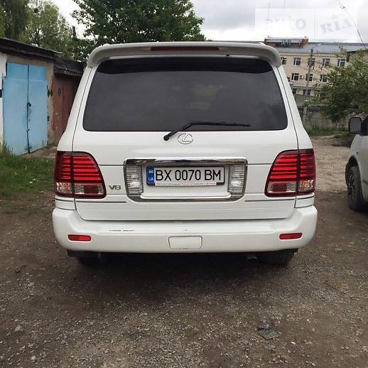 Lexus LX 2004 года