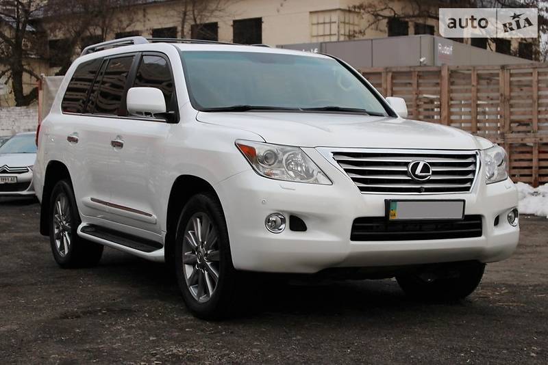 Lexus LX 2010 года