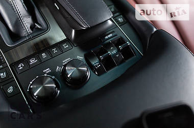 Позашляховик / Кросовер Lexus LX 2017 в 