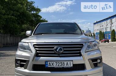 Позашляховик / Кросовер Lexus LX 2013 в 