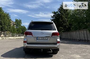 Позашляховик / Кросовер Lexus LX 2013 в 
