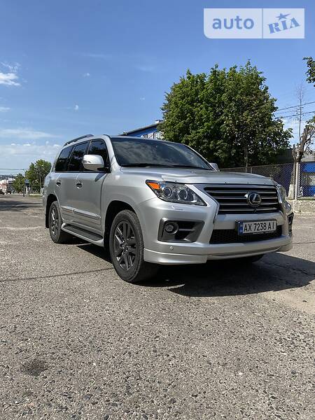 Позашляховик / Кросовер Lexus LX 2013 в 