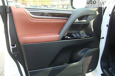 Внедорожник / Кроссовер Lexus LX 2018 в 