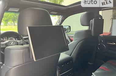 Позашляховик / Кросовер Lexus LX 2021 в 