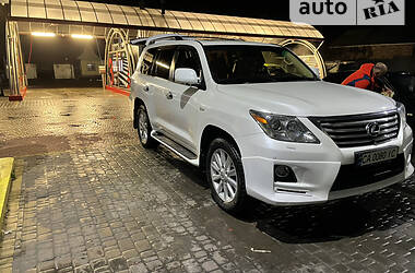 Позашляховик / Кросовер Lexus LX 2010 в 
