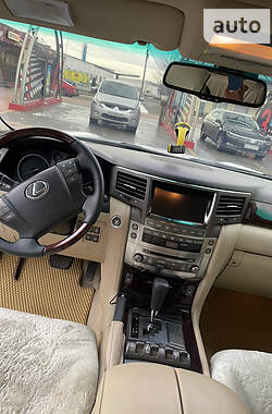 Позашляховик / Кросовер Lexus LX 2010 в 