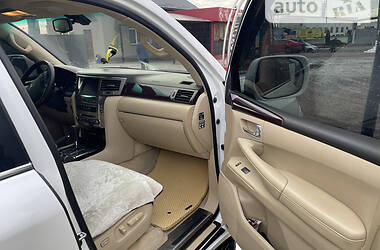 Позашляховик / Кросовер Lexus LX 2010 в 