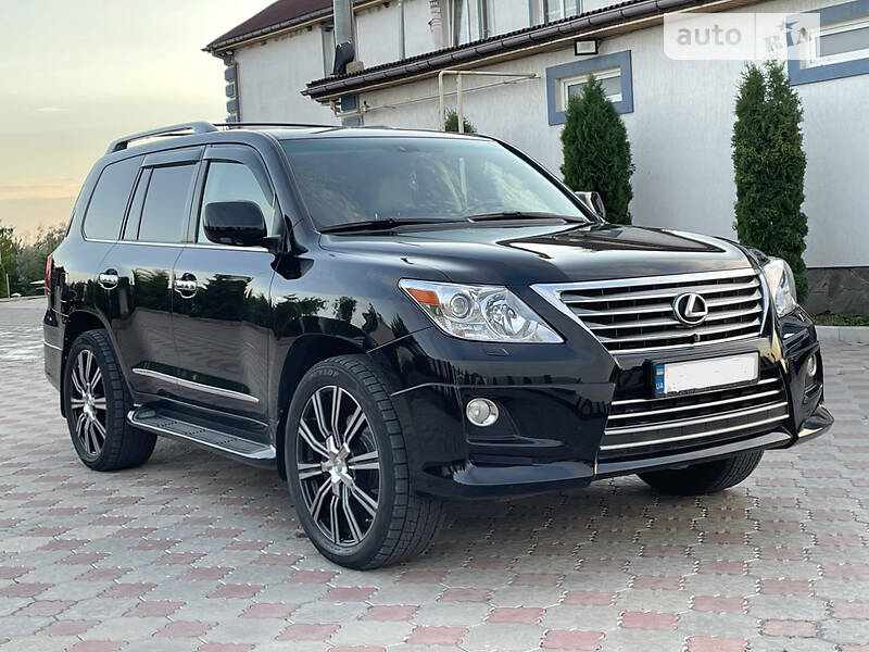 Lexus LX