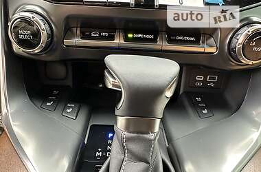 Позашляховик / Кросовер Lexus LX 2022 в 