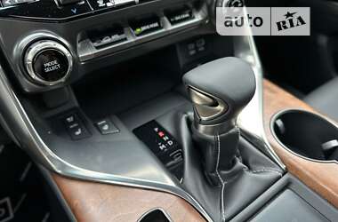 Внедорожник / Кроссовер Lexus LX 2023 в 