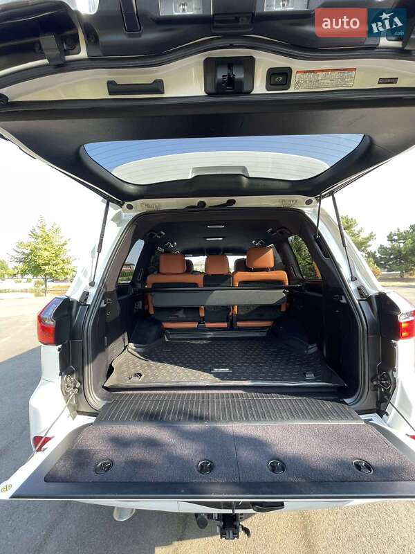 Позашляховик / Кросовер Lexus LX 2017 в Києві