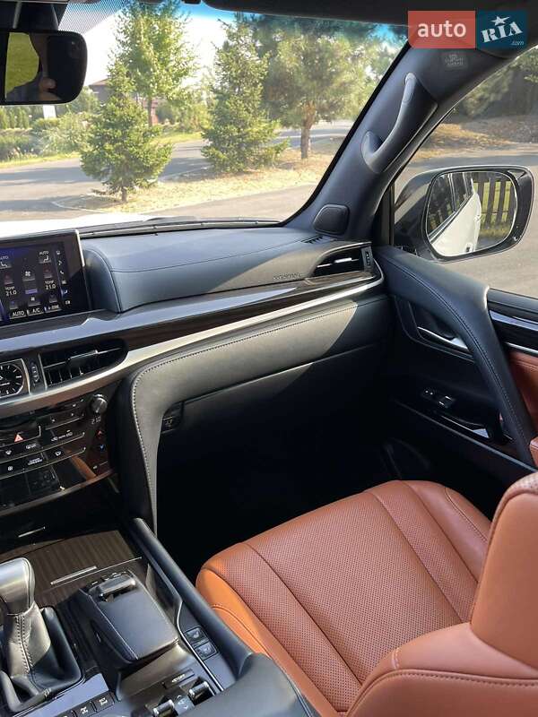 Позашляховик / Кросовер Lexus LX 2017 в Києві