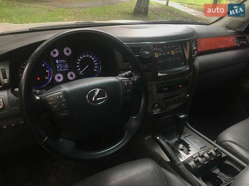 Внедорожник / Кроссовер Lexus LX 2008 в Вольногорске