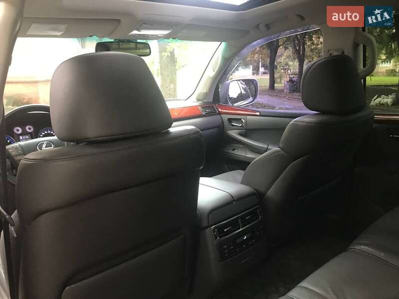 Внедорожник / Кроссовер Lexus LX 2008 в Вольногорске