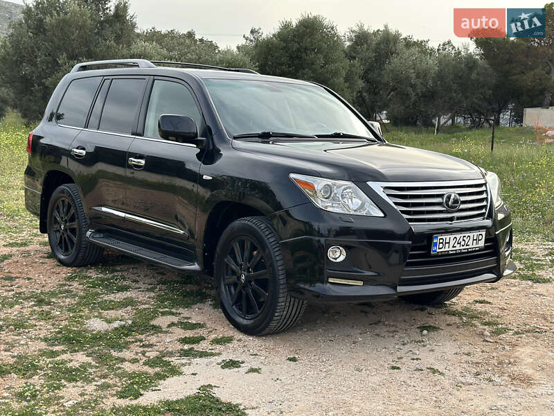Lexus LX 2011