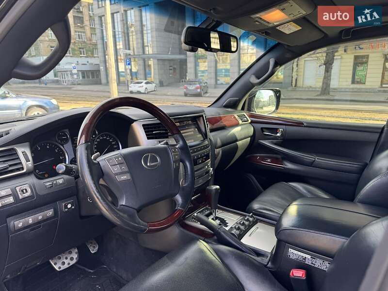 Внедорожник / Кроссовер Lexus LX 2014 в Днепре