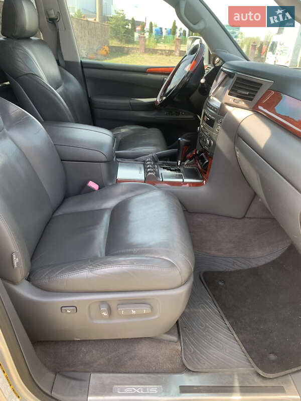 Внедорожник / Кроссовер Lexus LX 2008 в Ровно