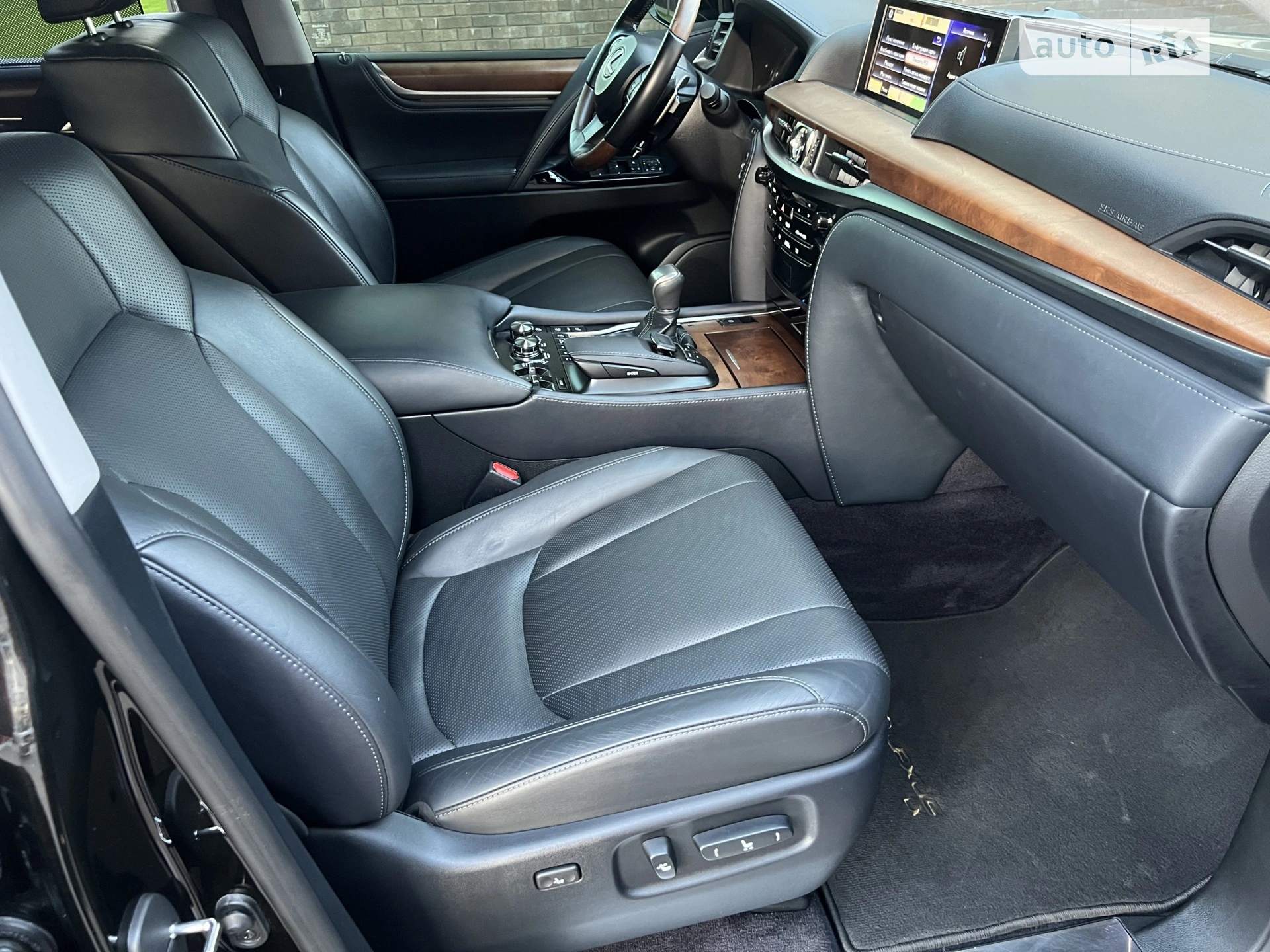 2017 Lexus LX - мініатюра 22