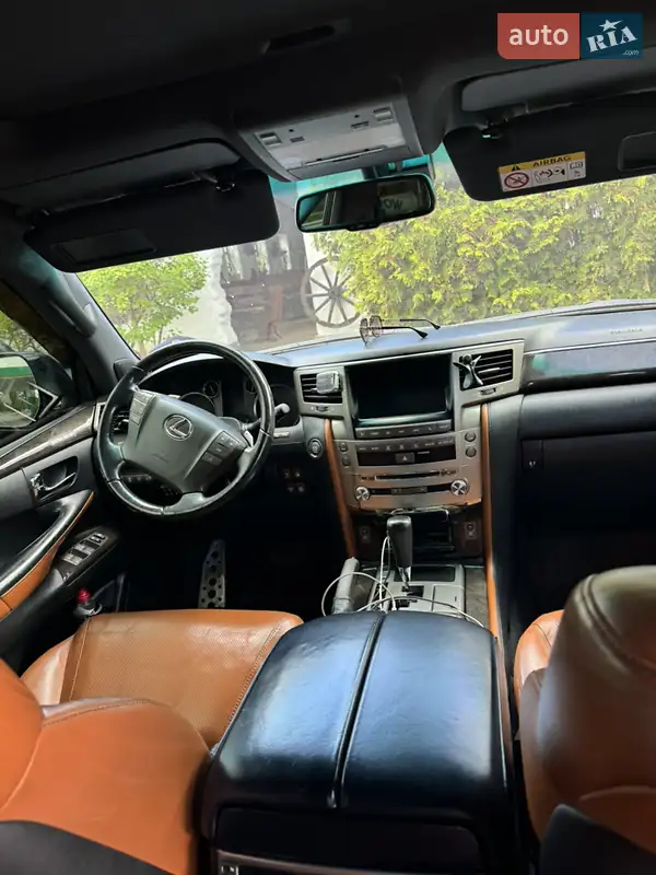 Lexus LX 2011