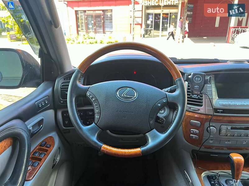Позашляховик / Кросовер Lexus LX 2004 в Львові