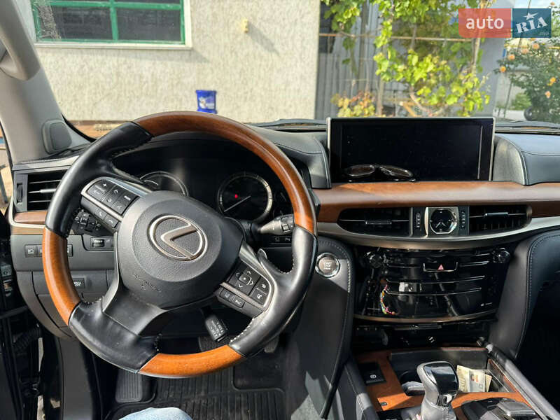 Внедорожник / Кроссовер Lexus LX 2015 в Николаеве