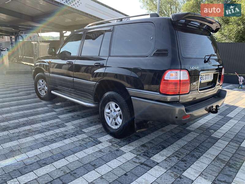 Позашляховик / Кросовер Lexus LX 2000 в Городку