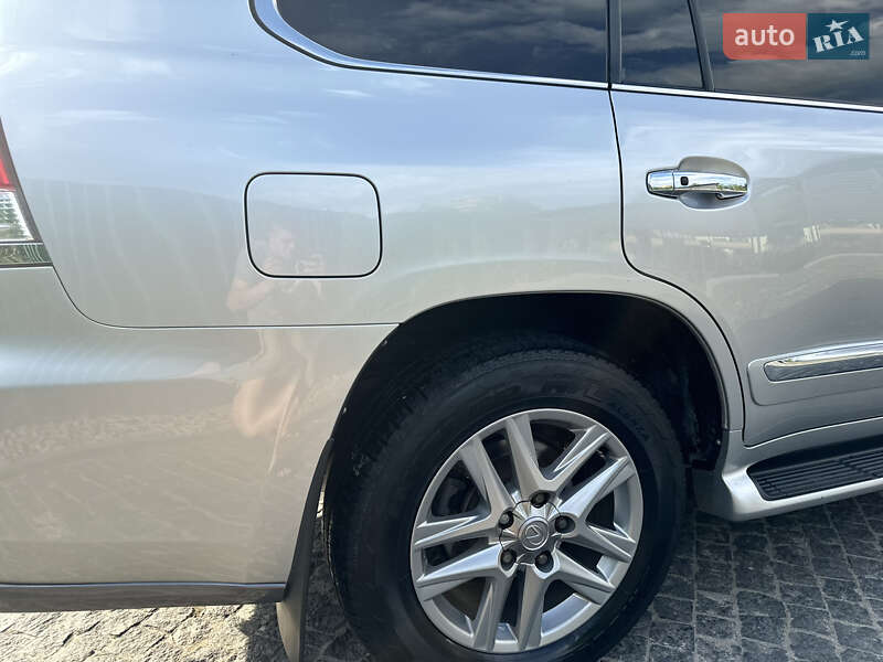 Позашляховик / Кросовер Lexus LX 2012 в Житомирі